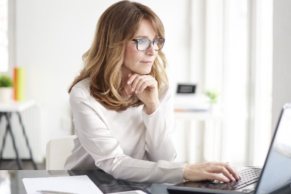 woman on laptop